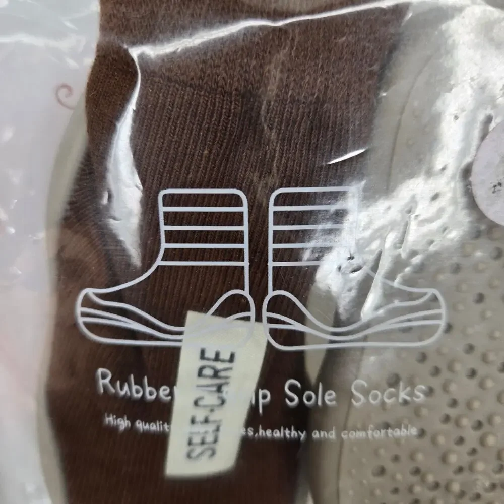 NWT Tiny Explorings Brown & Beige Non-Slip Grip Socks Size 6-12mo.